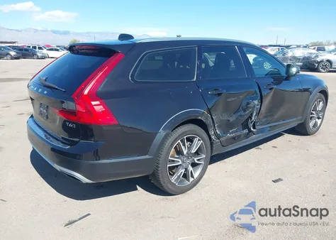 2017 Volvo V90 Cross Country T6 z USA, uszkodzony, nr VIN YV4A22NL7H1007303